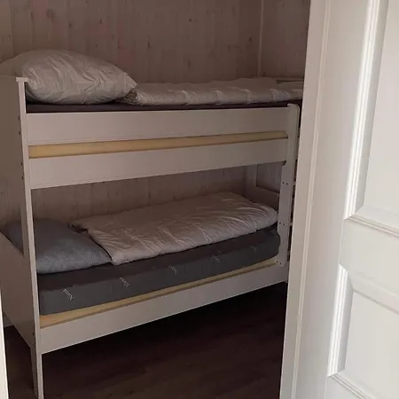 6 Person In * Rubbestadneset